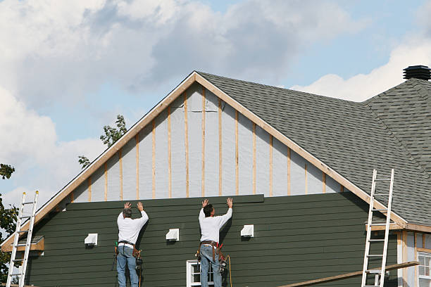 Professional Siding technician working in Walnut Creek, NC